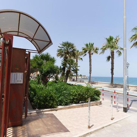 Abissi Room One Step From The Sea Trani Exterior photo