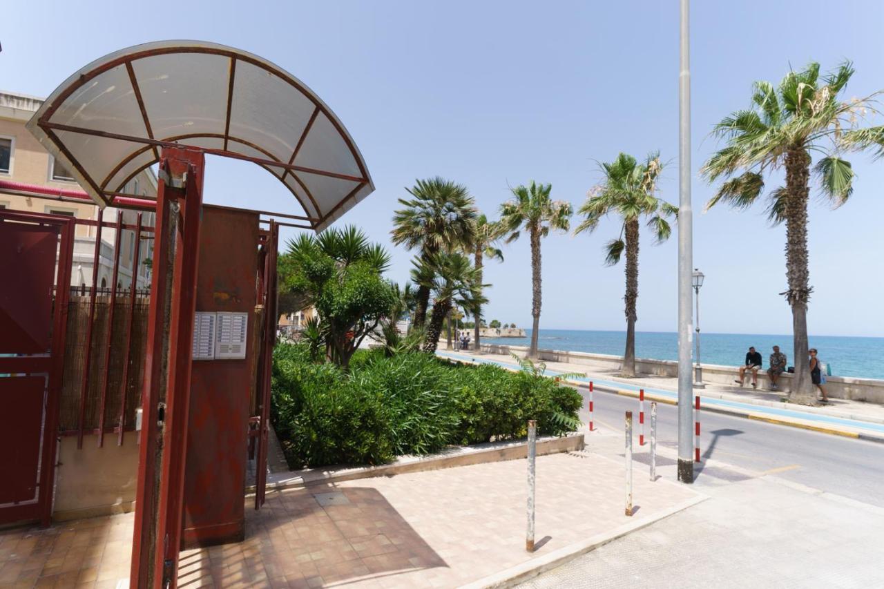Abissi Room One Step From The Sea Trani Exterior photo